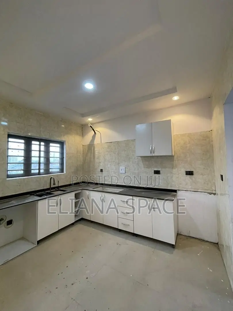 3bdrm Apartment in Allen Avenue, Ikeja for sale in Ikeja