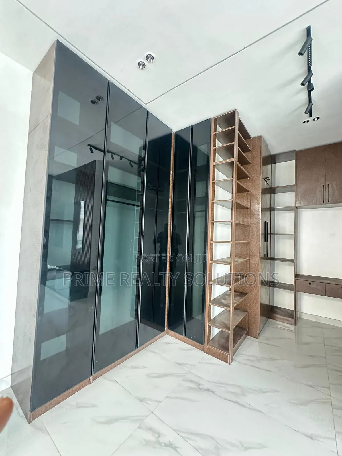 Furnished 4bdrm Duplex in Lekki Phase 1 for sale in Lekki Phase 1