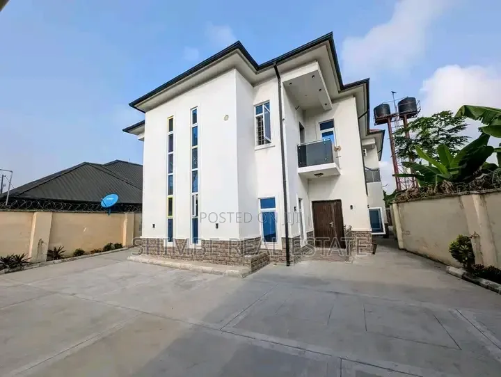 3bdrm Duplex in Cat Street, Uyo for sale in Uyo