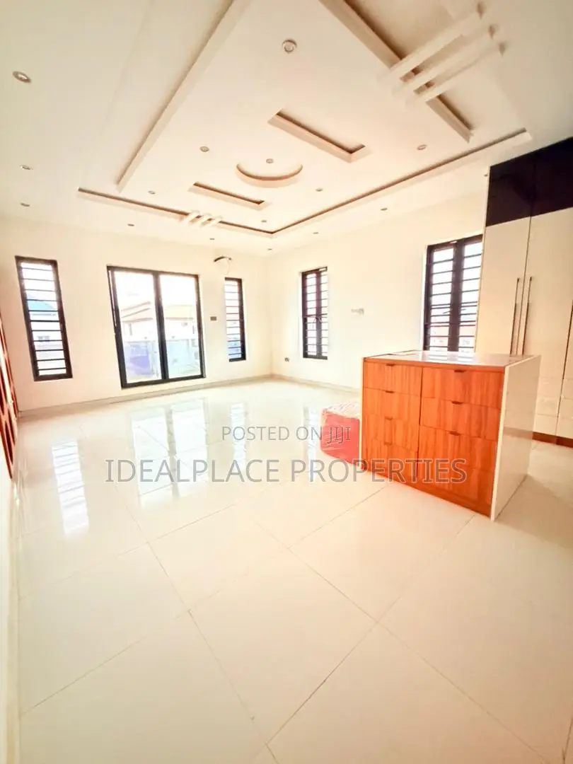 4bdrm Duplex in GRA Phase 2 Shangisha for sale in GRA Phase 2 Shangisha