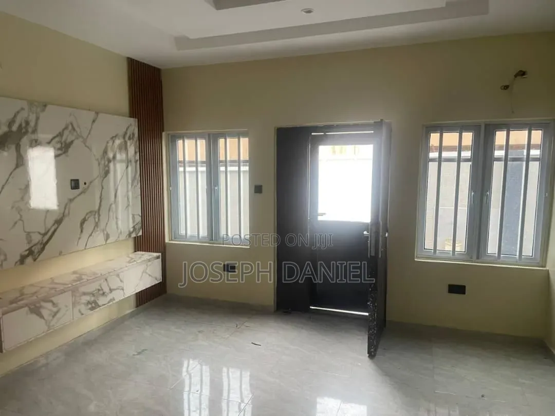 3bdrm Block of Flats in Magodo Gra for rent in GRA Phase 1