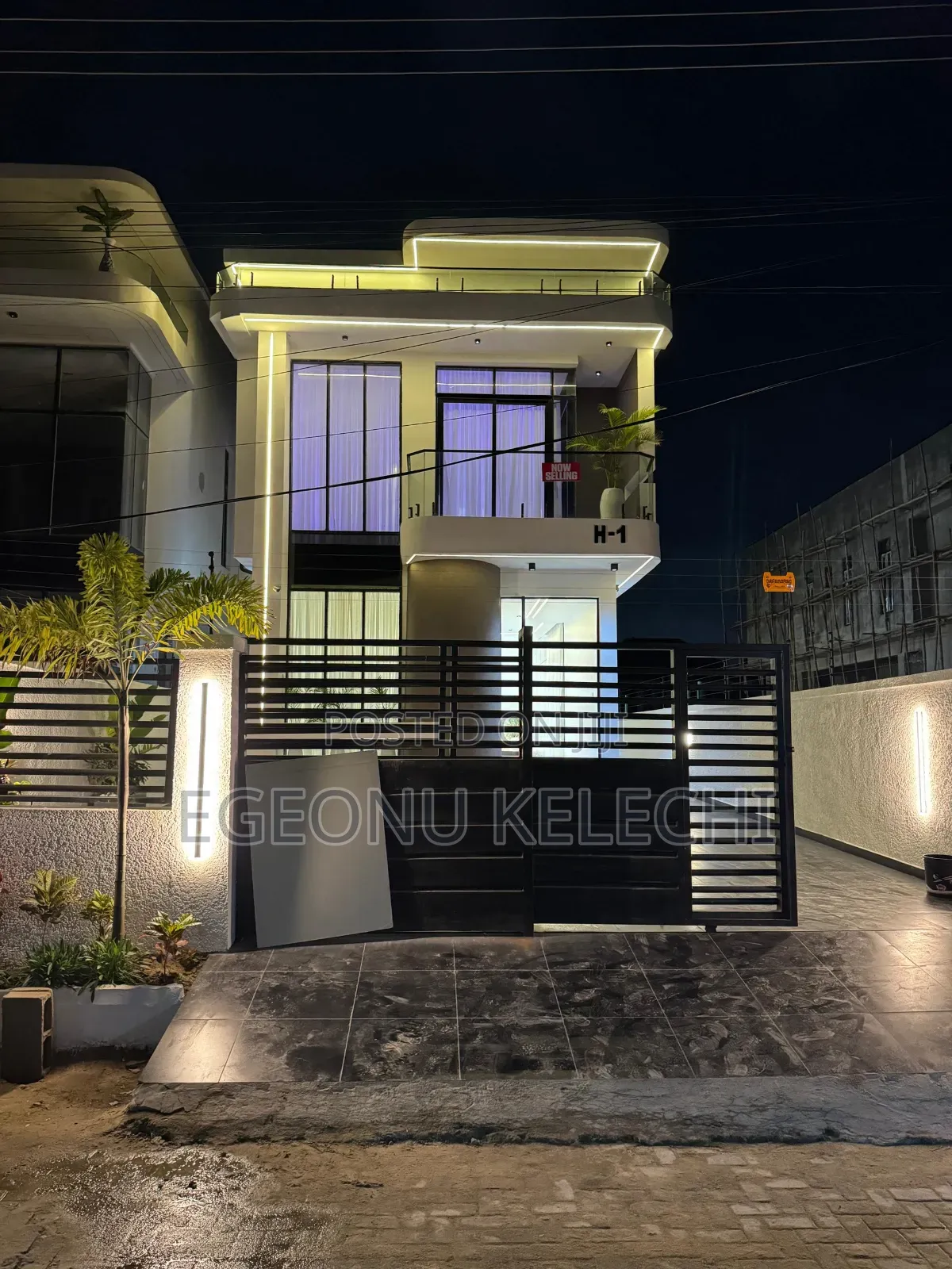 4bdrm Duplex in Chevron for sale in Chevron