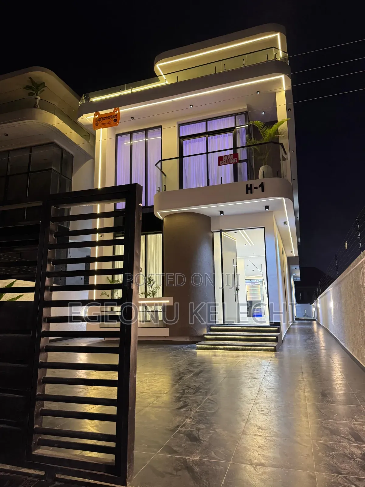 4bdrm Duplex in Chevron for sale in Chevron