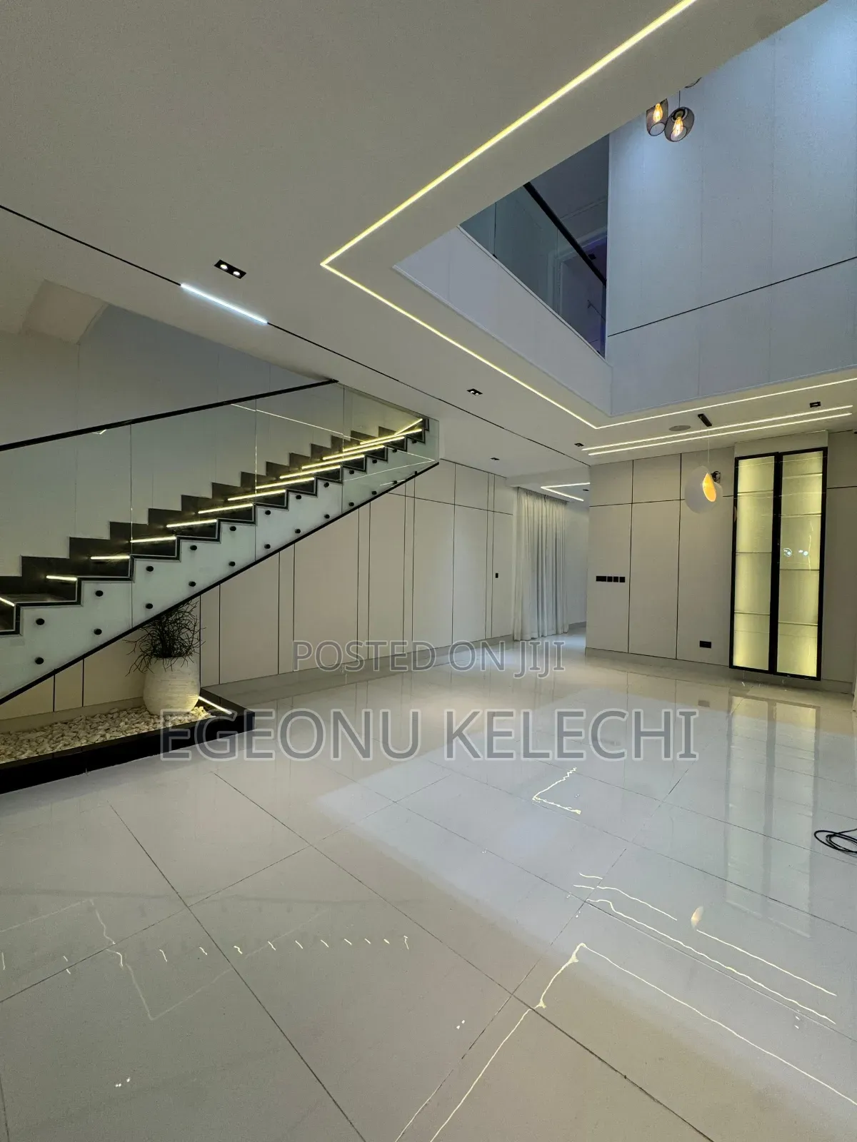 4bdrm Duplex in Chevron for sale in Chevron