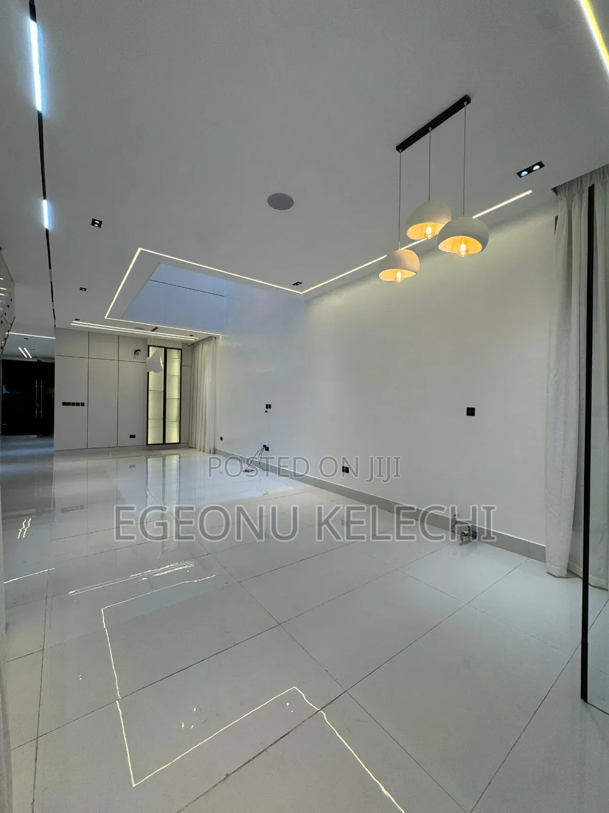 4bdrm Duplex in Chevron for sale in Chevron