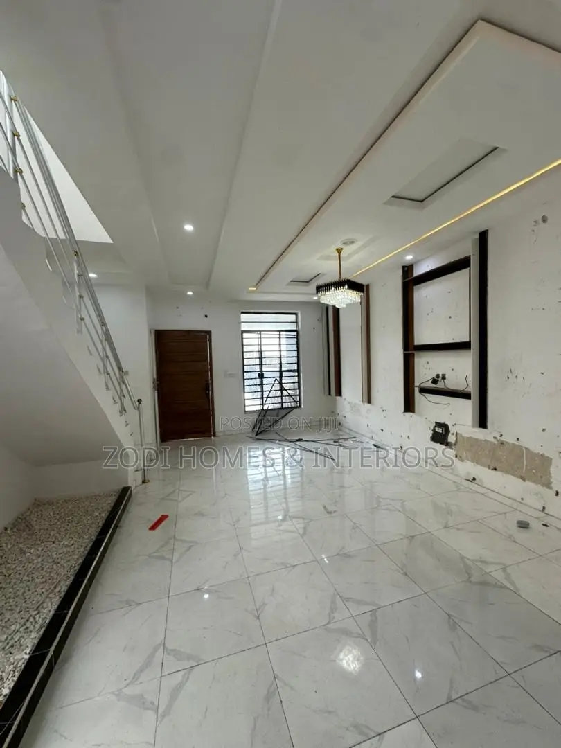 2bdrm Apartment in Skc Van Daniels, Lekki for rent in Lekki