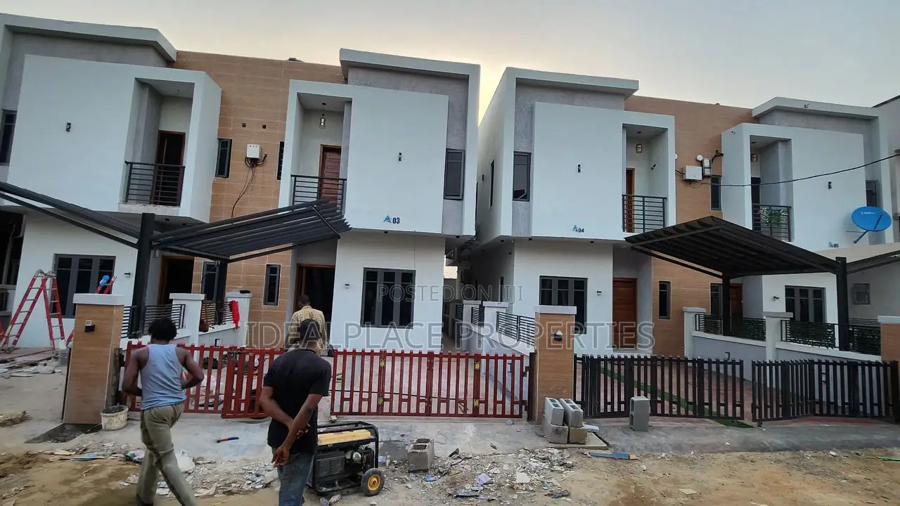4bdrm Duplex in Ipaja for sale in Ipaja
