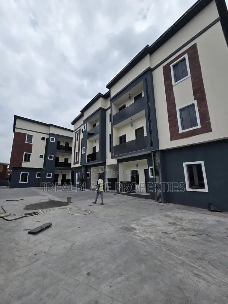 2bdrm Apartment in Surulere for sale in Surulere