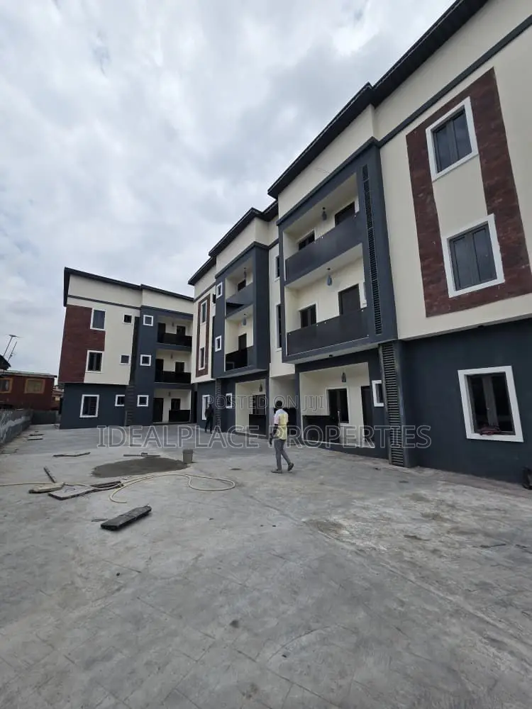 2bdrm Apartment in Surulere for sale in Surulere