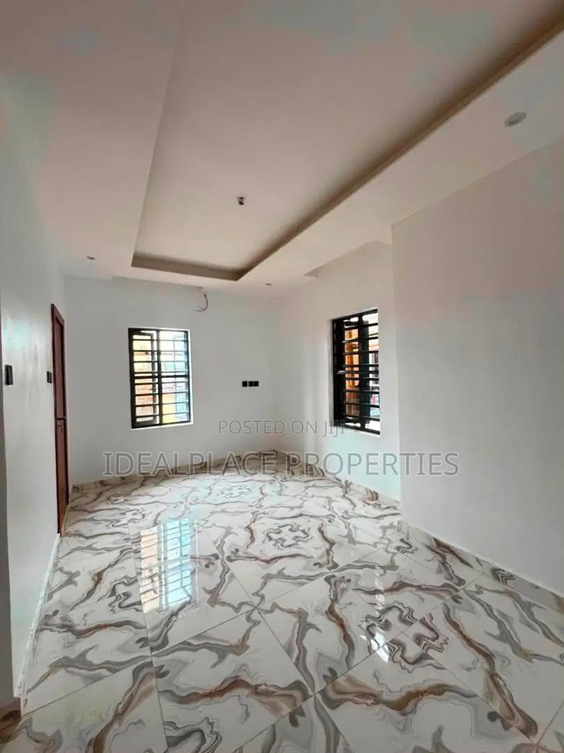 2bdrm Apartment in Surulere for sale in Surulere