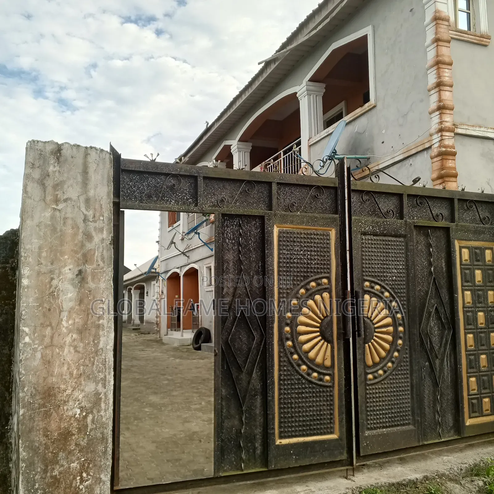 19bdrm Block of Flats in Igando Ibeju Lekki for sale in Igando-Oloja