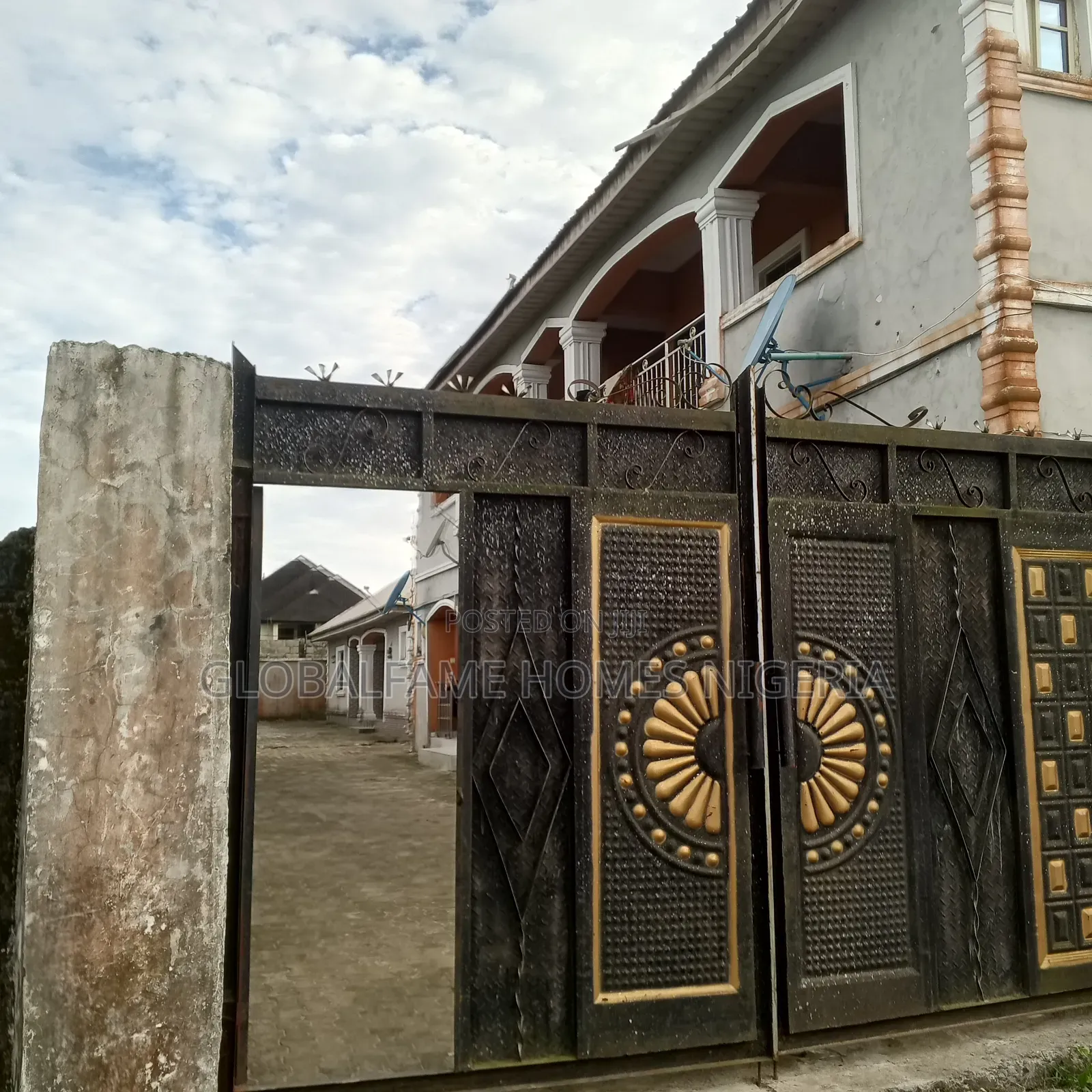 19bdrm Block of Flats in Igando Ibeju Lekki for sale in Igando-Oloja