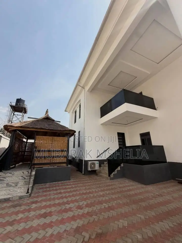 7bdrm Mansion in Zone 2 / Wuse for sale in Zone 2 / Wuse