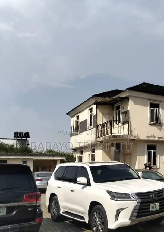 4bdrm Duplex in Ikota for sale in Ikota