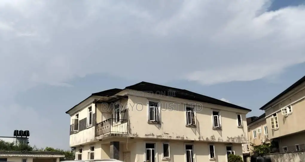 4bdrm Duplex in Ikota for sale in Ikota