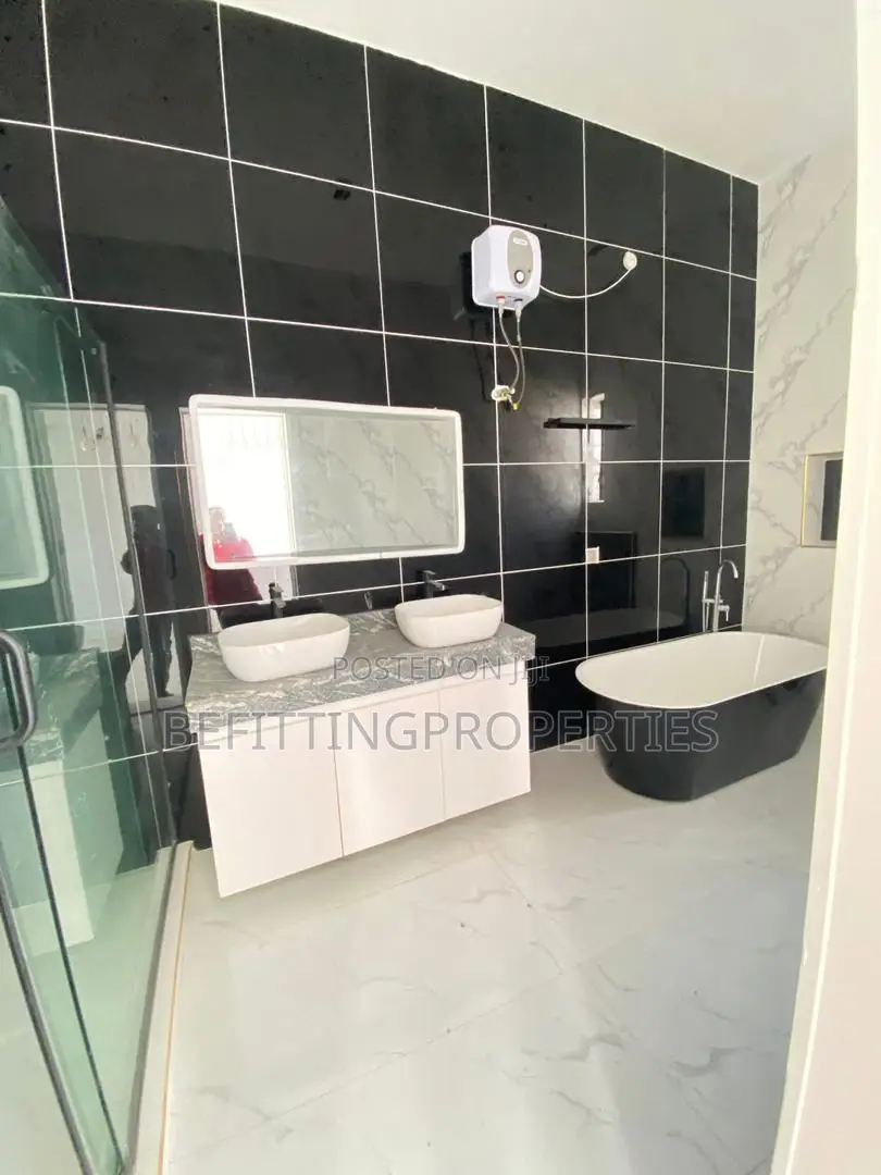 5bdrm Duplex in Lekki for sale in Lekki