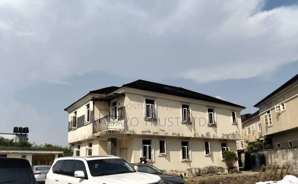 4bdrm Duplex in Ikota for sale in Ikota