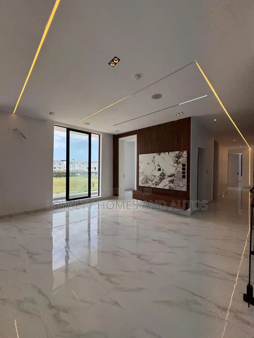 5bdrm Duplex in Chevron for sale in Chevron
