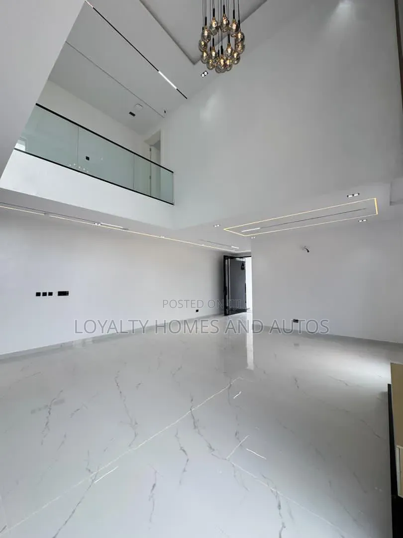 5bdrm Duplex in Chevron for sale in Chevron