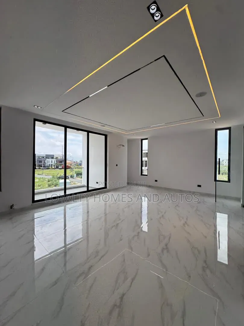 5bdrm Duplex in Chevron for sale in Chevron