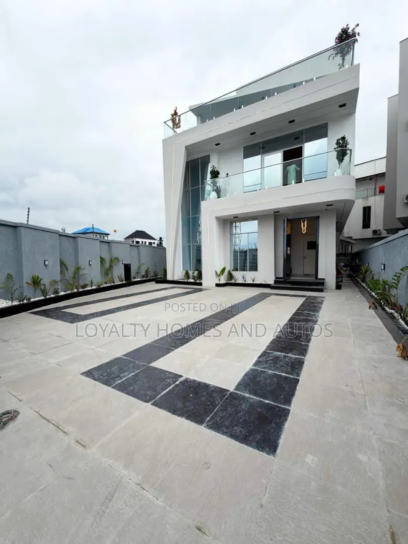 5bdrm Duplex in Chevron for sale in Chevron