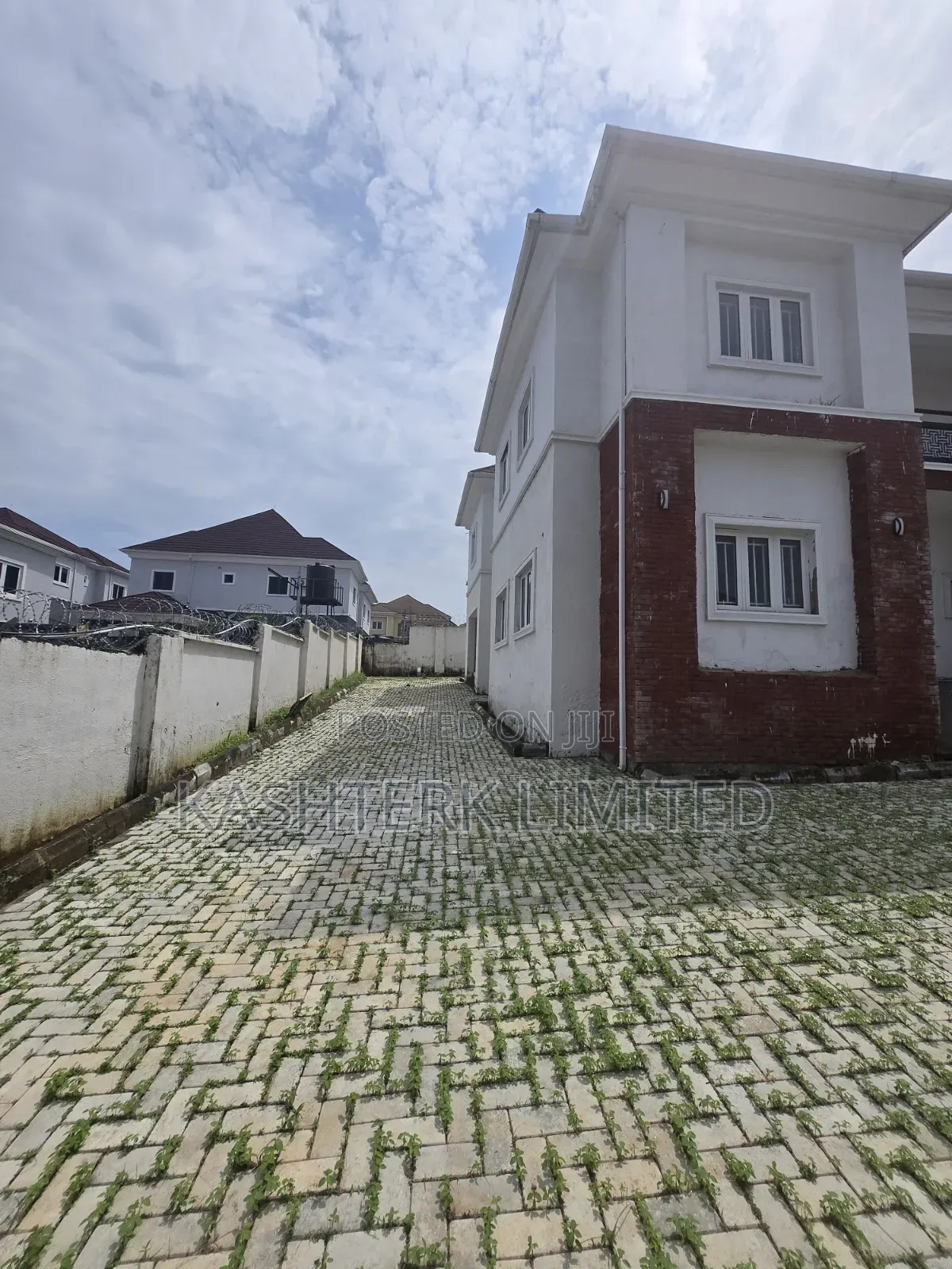 5bdrm Duplex in Kingz Park 3, Galadimawa for sale in Galadimawa