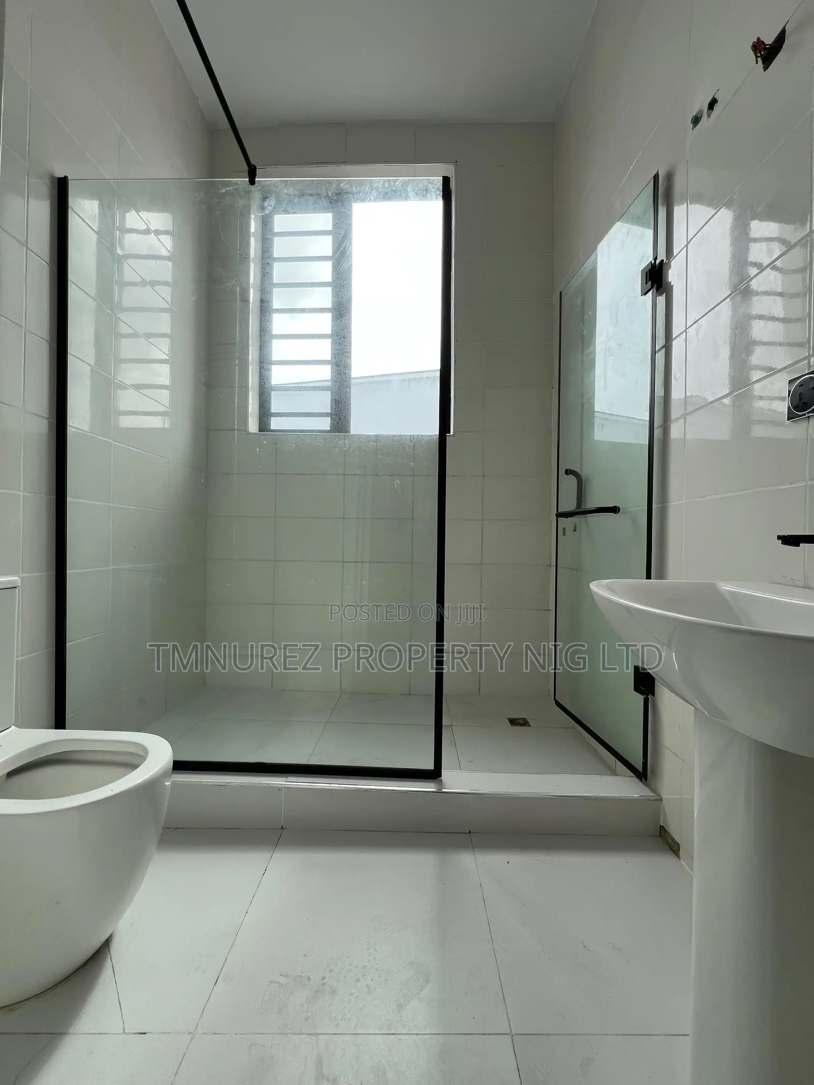4bdrm Duplex in Ikota for rent in Ikota