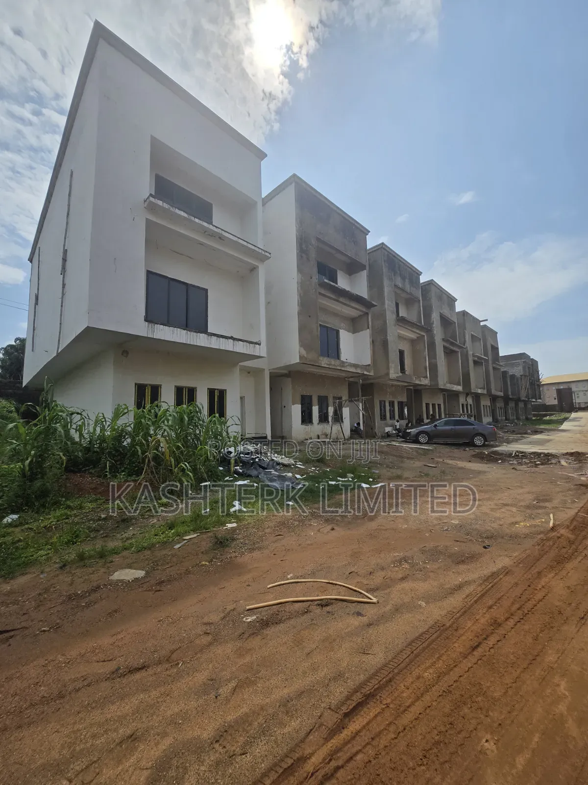 5bdrm Townhouse/Terrace in Idu Estate for sale in Idu Industrial