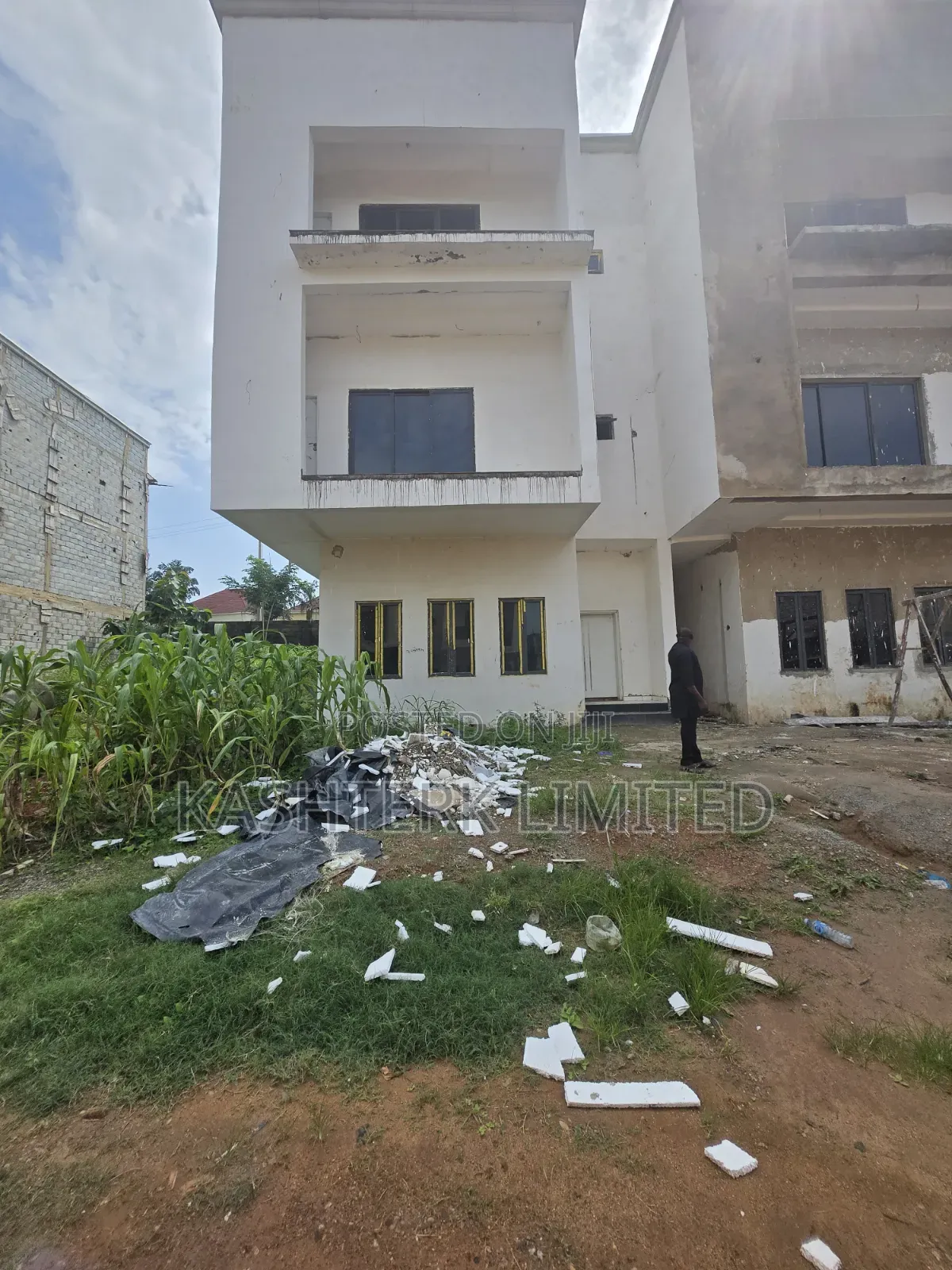 5bdrm Townhouse/Terrace in Idu Estate for sale in Idu Industrial