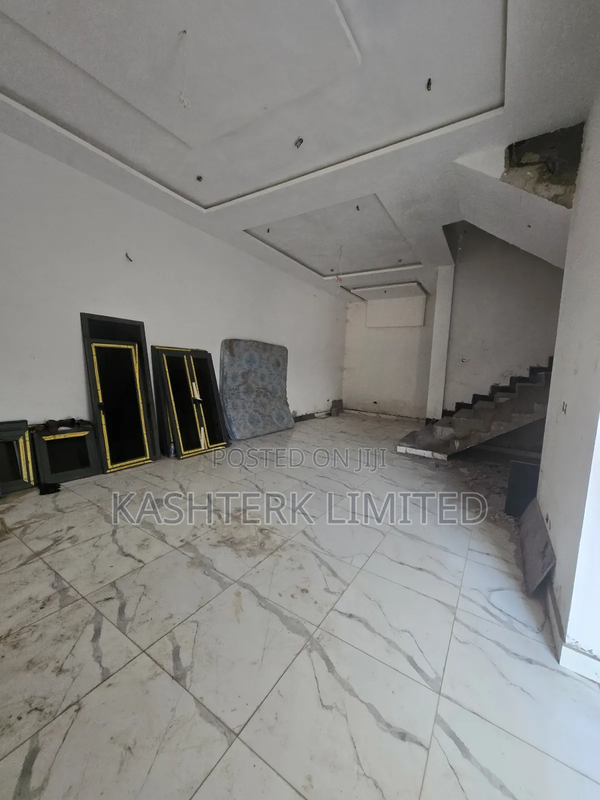 5bdrm Townhouse/Terrace in Idu Estate for sale in Idu Industrial