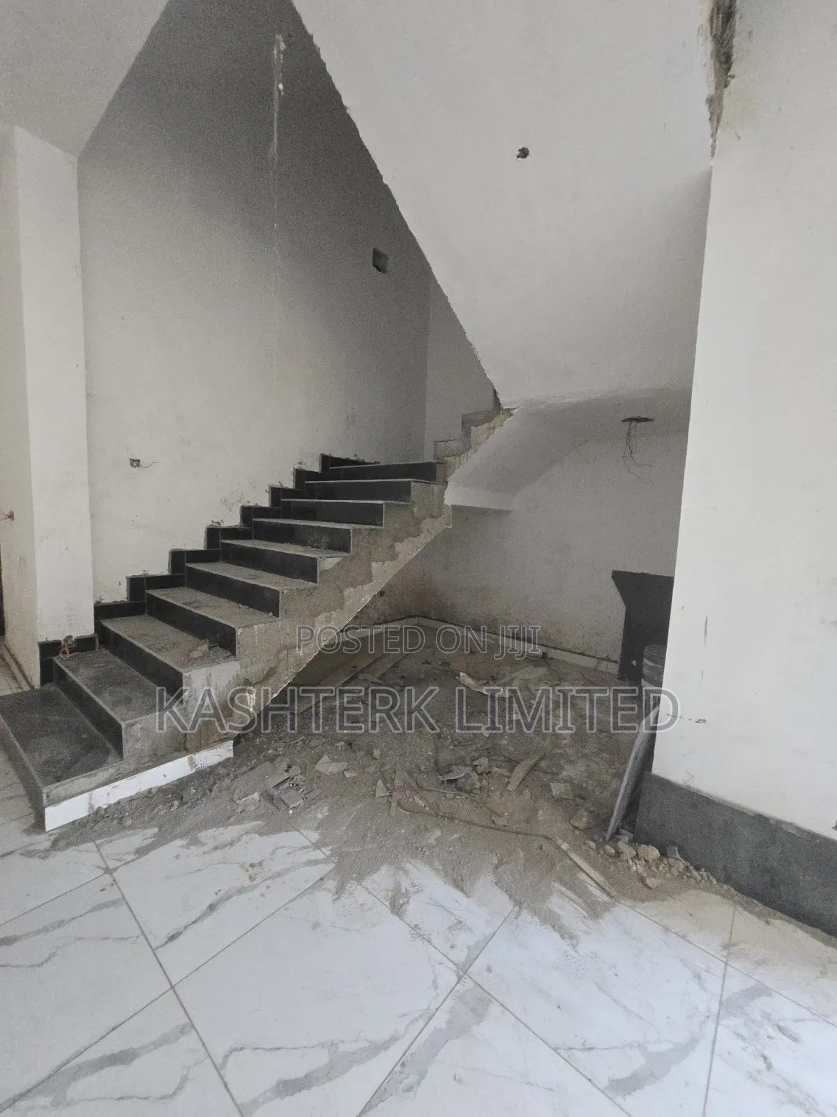 5bdrm Townhouse/Terrace in Idu Estate for sale in Idu Industrial