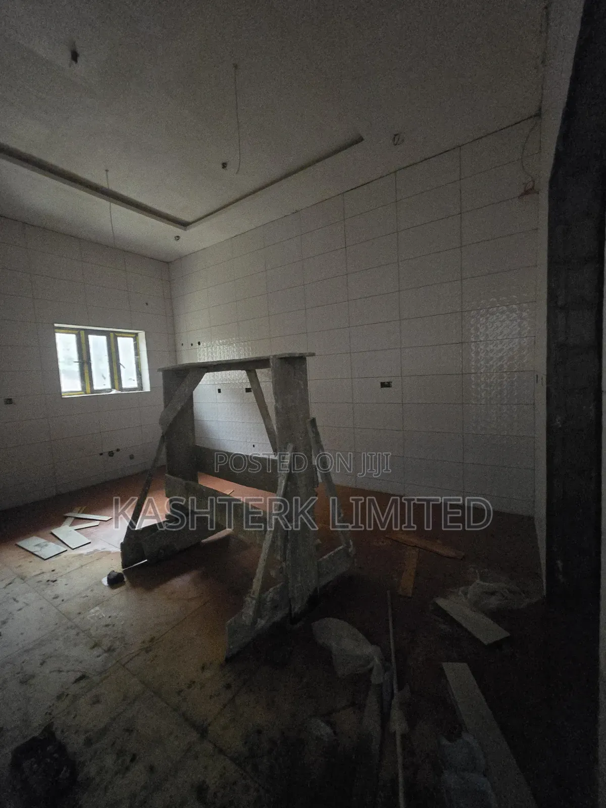 5bdrm Townhouse/Terrace in Idu Estate for sale in Idu Industrial