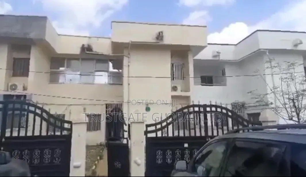 5bdrm Duplex in Zone 3 / Wuse for sale in Zone 3 / Wuse
