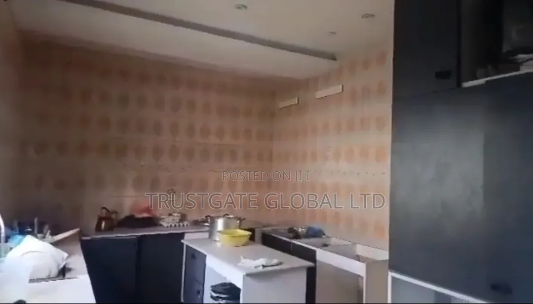 5bdrm Duplex in Zone 3 / Wuse for sale in Zone 3 / Wuse