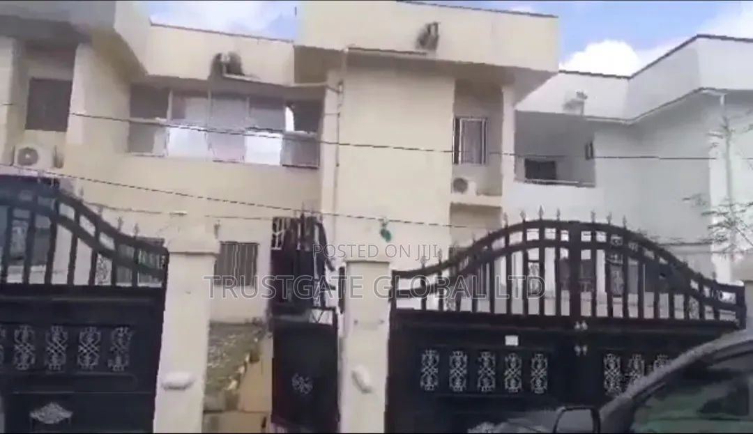 5bdrm Duplex in Zone 3 / Wuse for sale in Zone 3 / Wuse