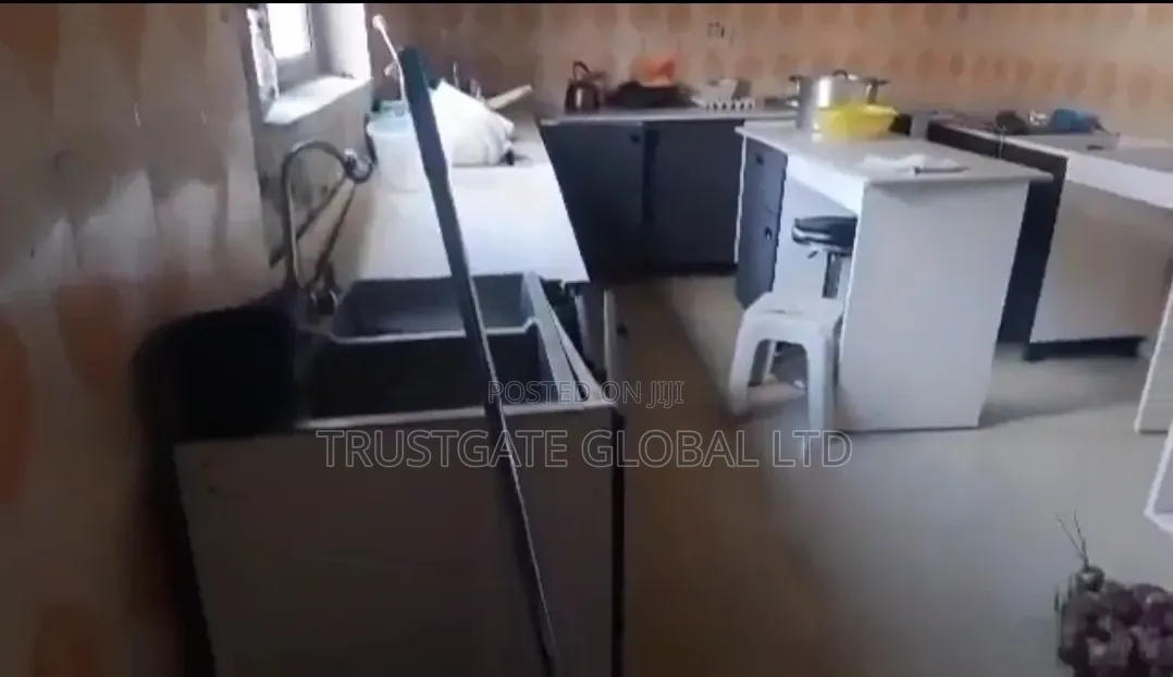 5bdrm Duplex in Zone 3 / Wuse for sale in Zone 3 / Wuse