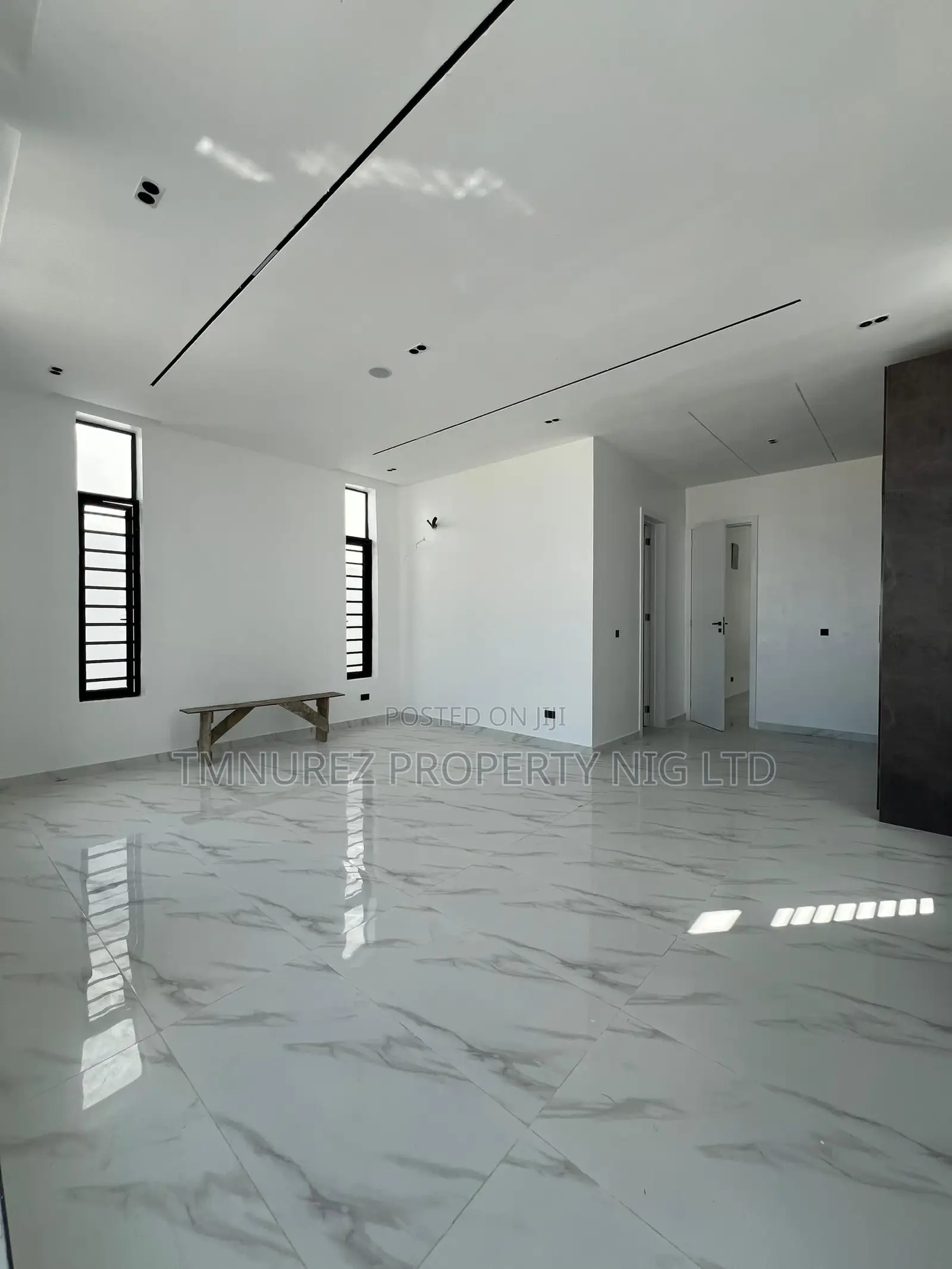5bdrm Duplex in Chevron for sale in Chevron