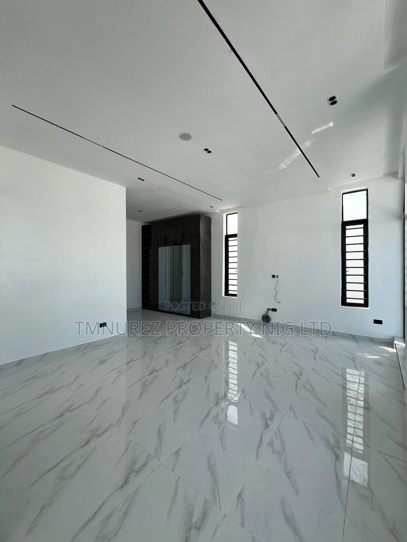 5bdrm Duplex in Chevron for sale in Chevron