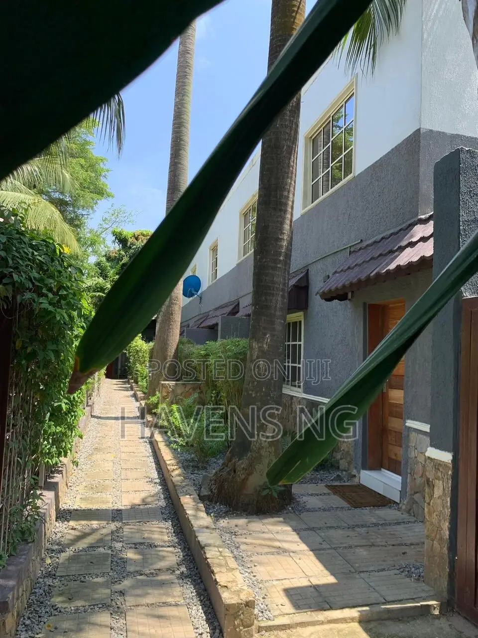Beautifully Furnished 1-Bedroom Loft in Osborne Foreshore Estate