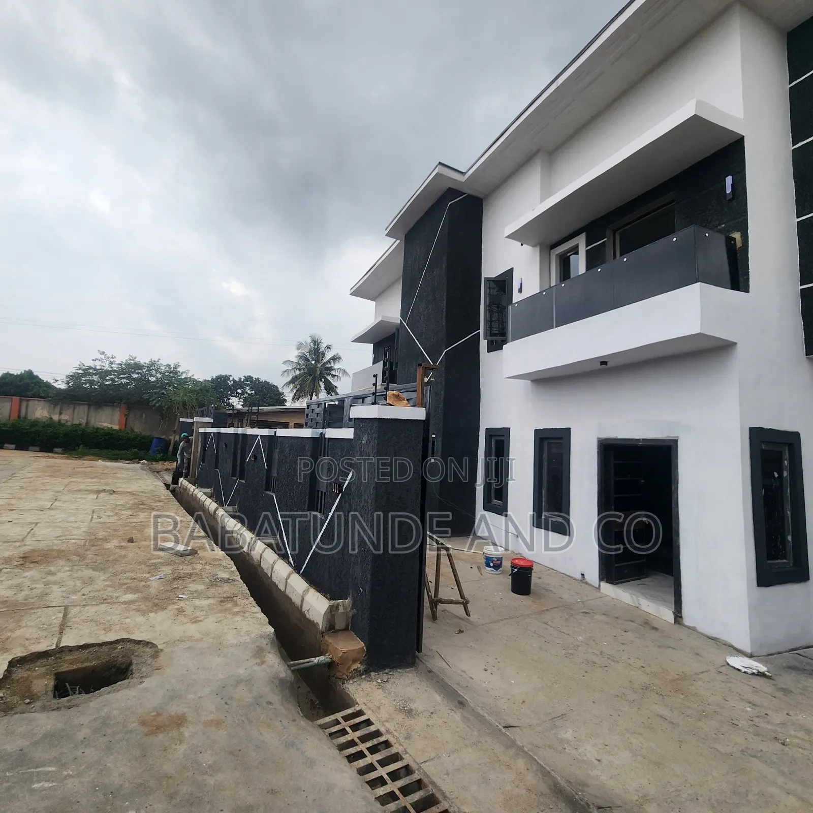 5bdrm Duplex in Ologuneru for sale in Ologuneru