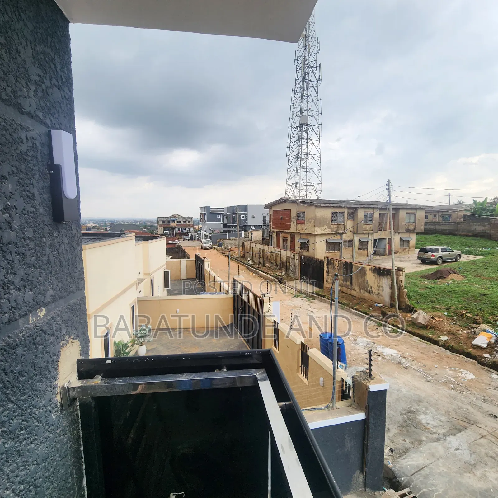 5bdrm Duplex in Ologuneru for sale in Ologuneru