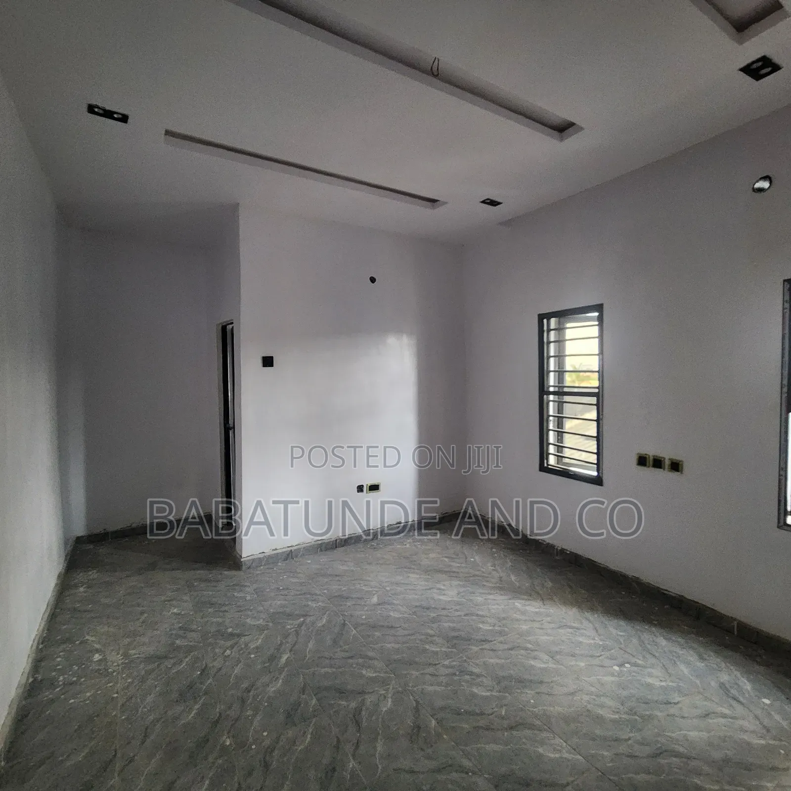 5bdrm Duplex in Ologuneru for sale in Ologuneru