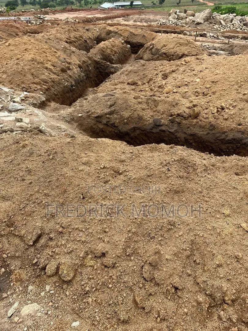 R of O Land for Sale at Airport Road, Lugbe FCT Abuja in Sabon Lugbe