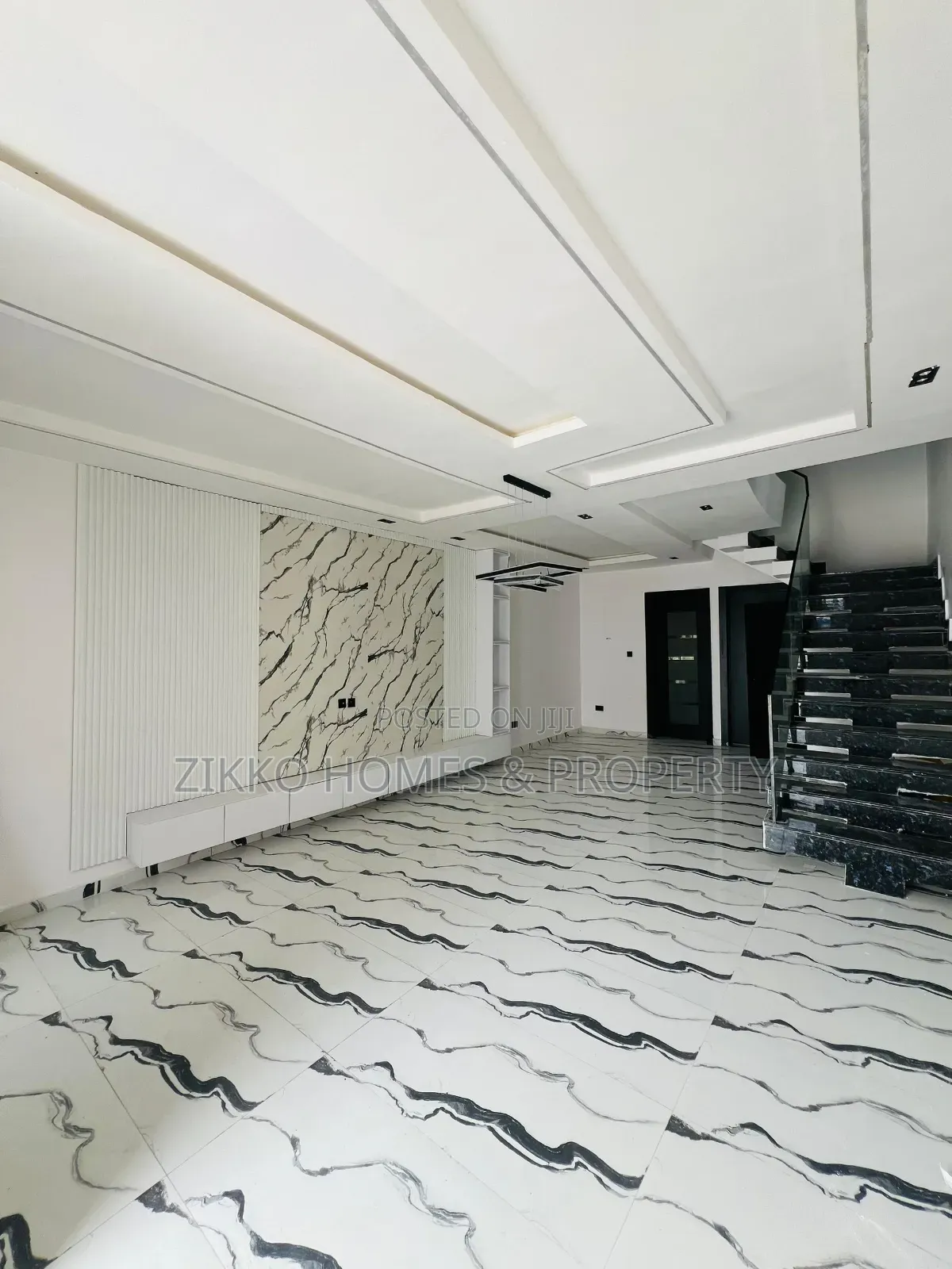 4bdrm Duplex in Ikota for sale in Ikota