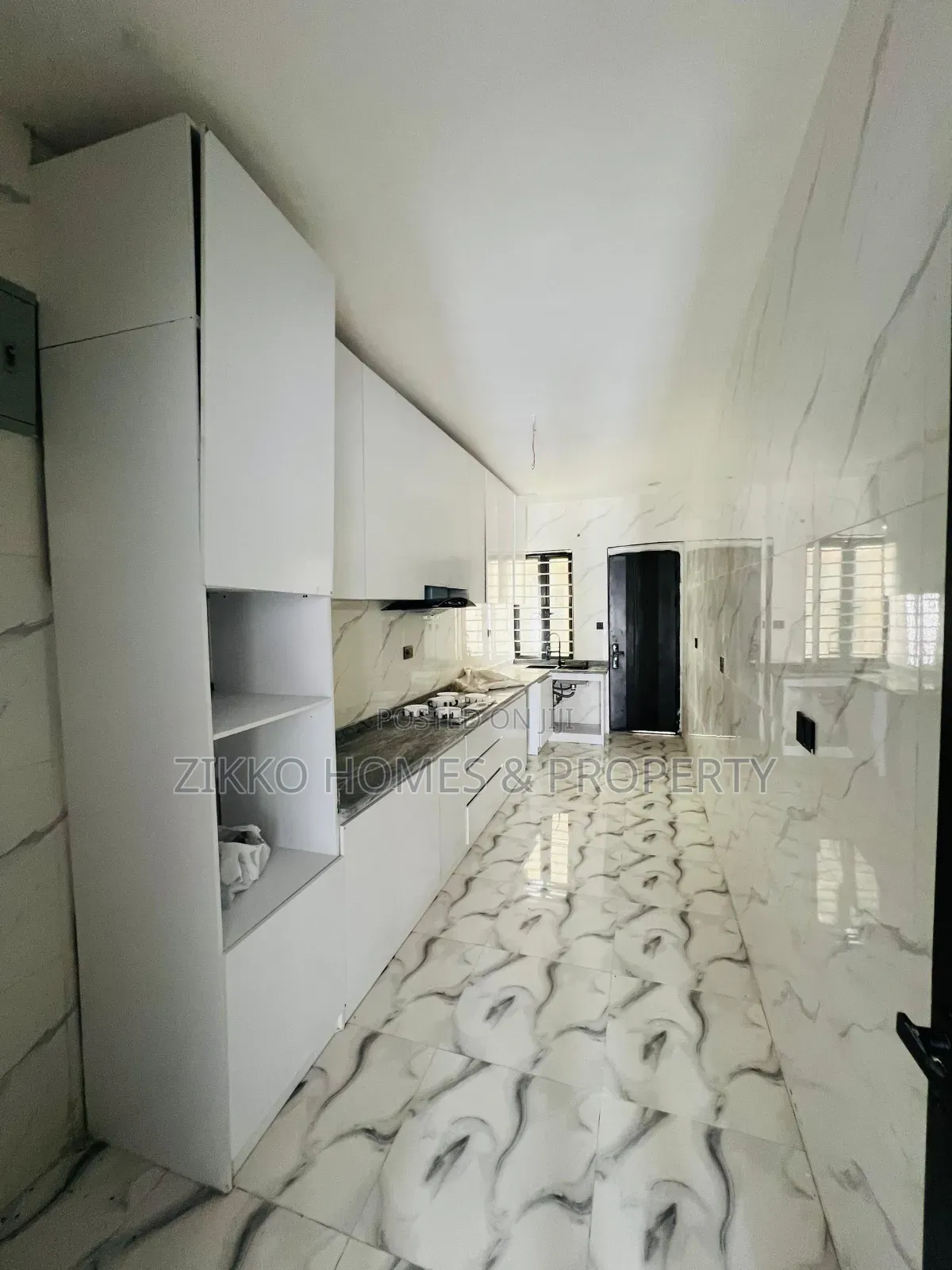 4bdrm Duplex in Ikota for sale in Ikota