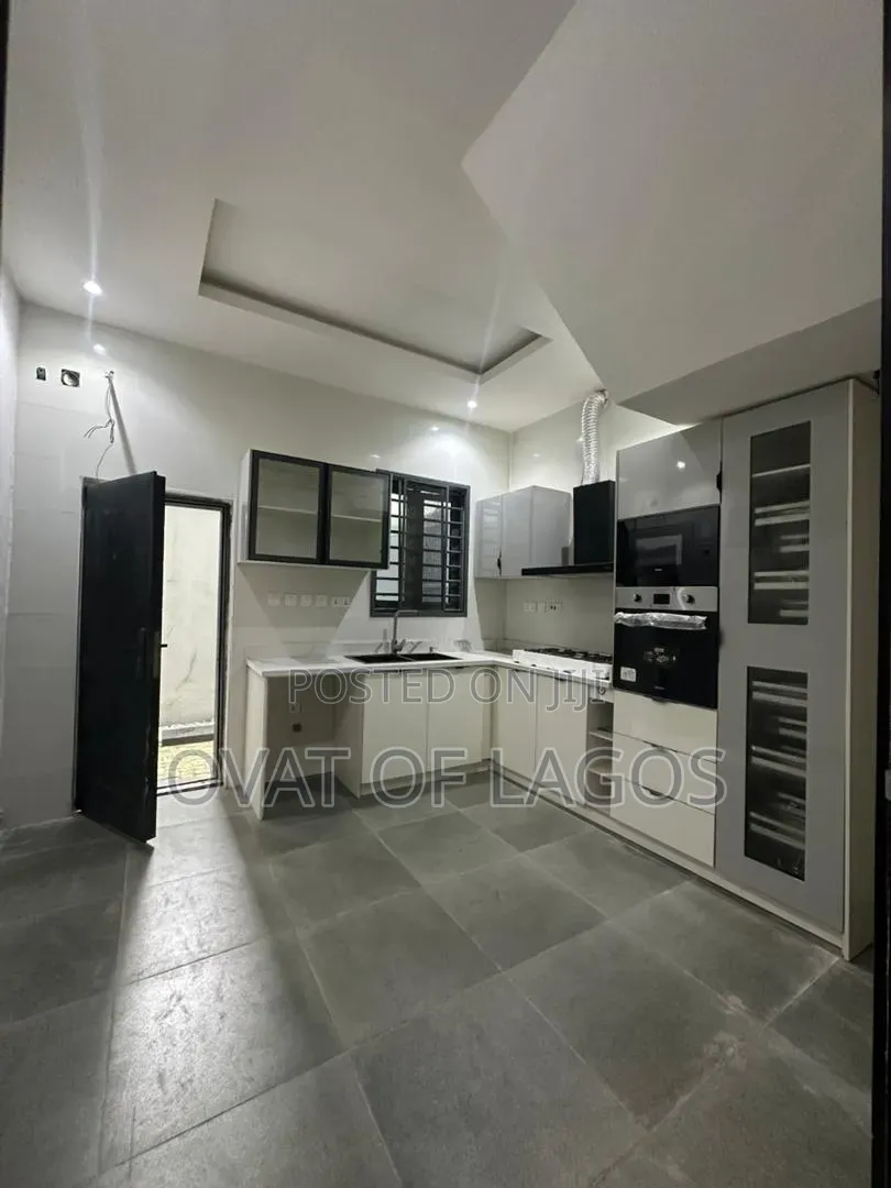 4bdrm Duplex in Ikate for sale in Ikate