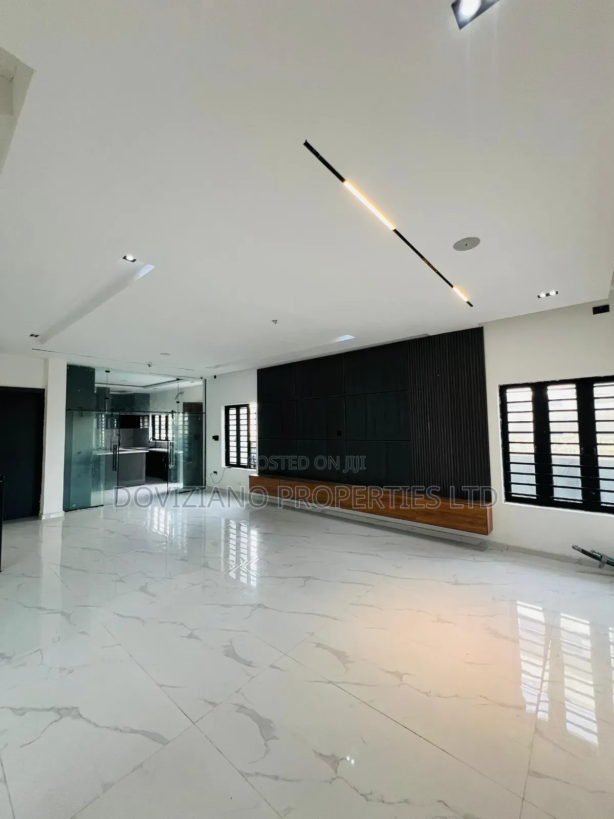 5bdrm Duplex in Ikota for sale in Ikota