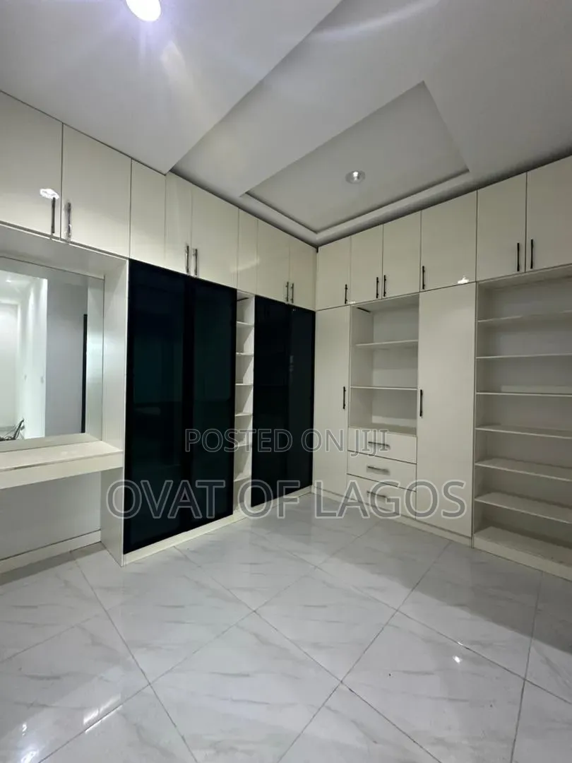 5bdrm Duplex in Ikate for sale in Ikate