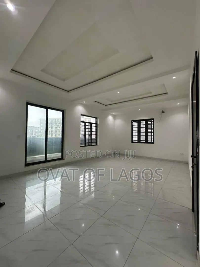 5bdrm Duplex in Ikate for sale in Ikate