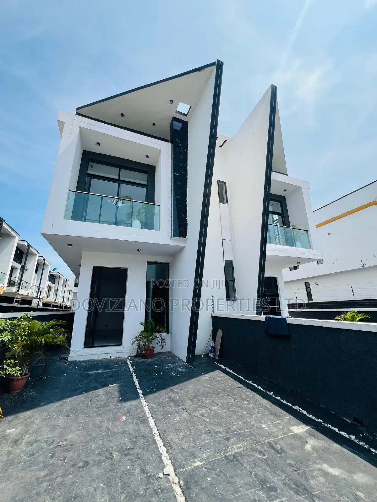 4bdrm Duplex in Ikota for sale in Ikota